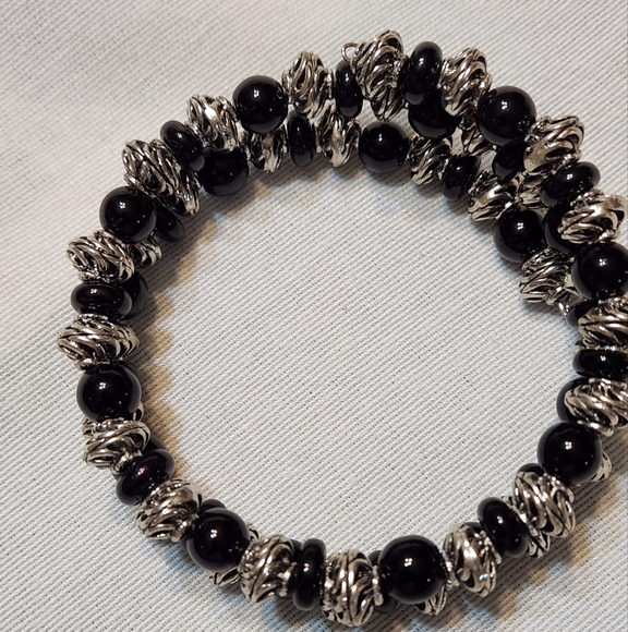 Hand Crafted Bracelet Coil Black and Silver Beaded Fits Most Memory Wire - Picture 8 of 10